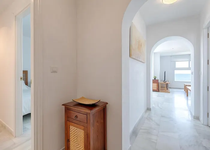 Front Sea View Apartment *