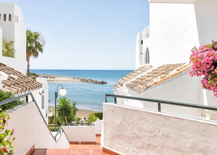 Front Sea View * إِستيبونا